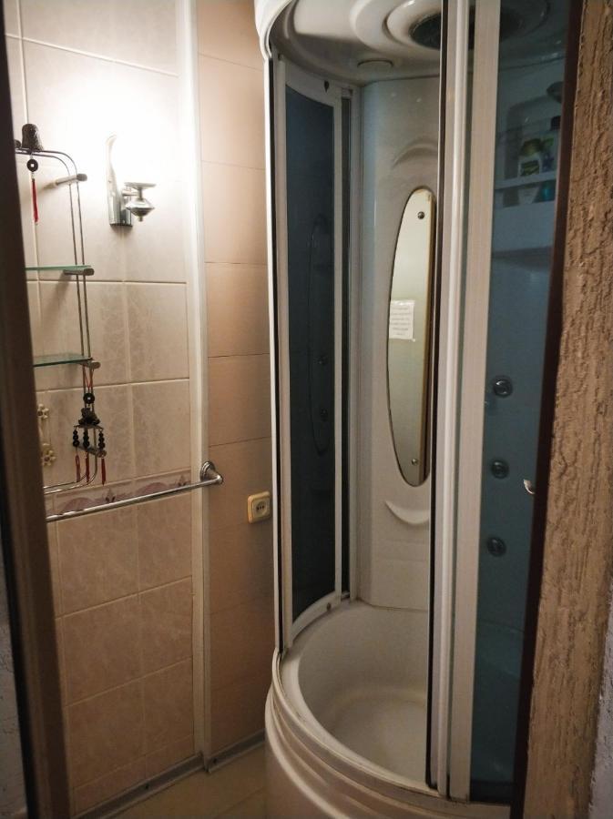 Апартаменты В Центре, По Типу Хостел Kropîvnîțkîi Exterior foto